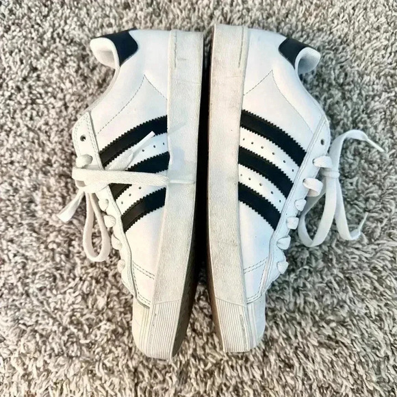 Adidas Superstar - Picture 2 of 5